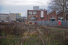846287 Gezicht op het voormalige werkplaatsterrein van de N.S. aan de 2e Daalsedijk te Utrecht, in afwachting van ...